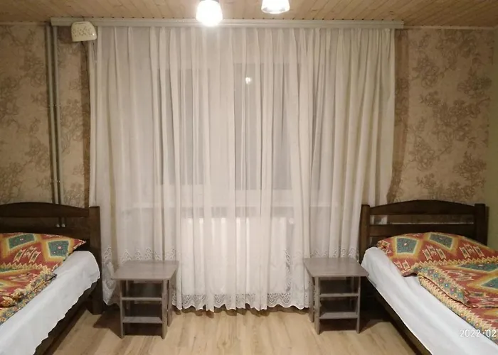 Pid Skeleyu Pensión Lazeshchyna